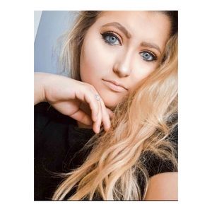 Meet your Posher, Ashlee